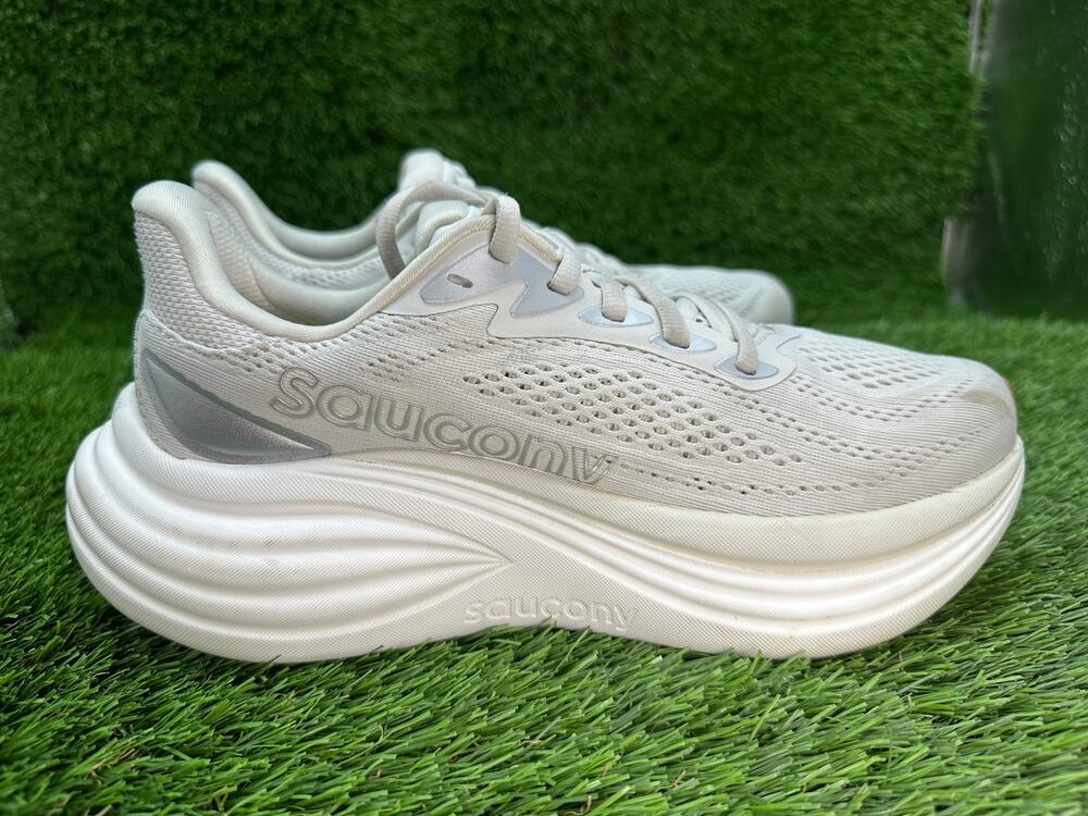 Saucony Triumph 24 S100999-1020 Athletic Sneaker Women's 6.5 White Mesh Training